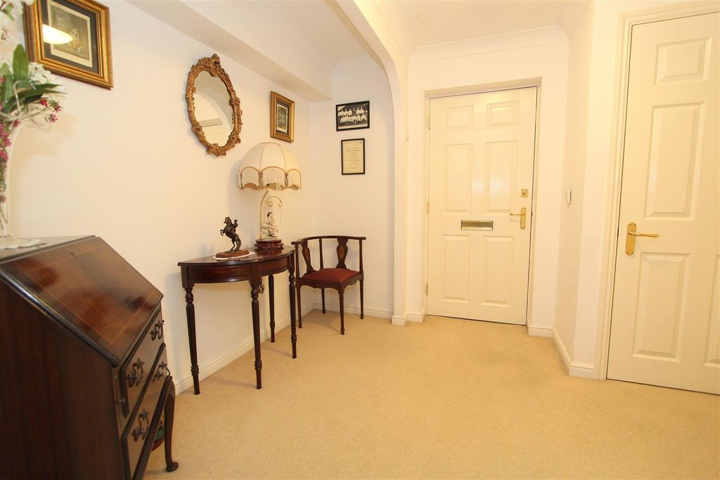 Property photo 3 of 24 Hall B.Jpg