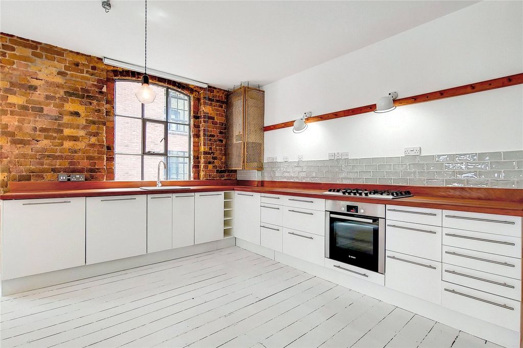 Property photo 2 of 9 Reception/Kitchen
