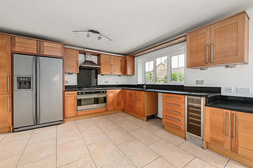 Property photo 3 of 18 Kitchen/Breakfast Room