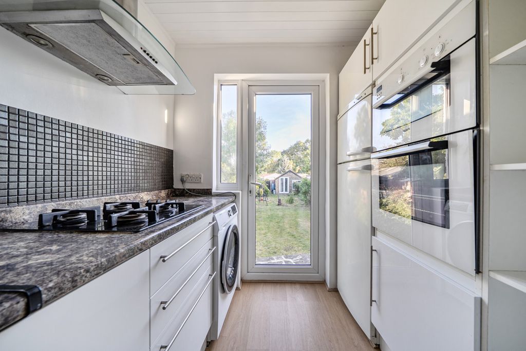 Property photo 3 of 18 Kitchen