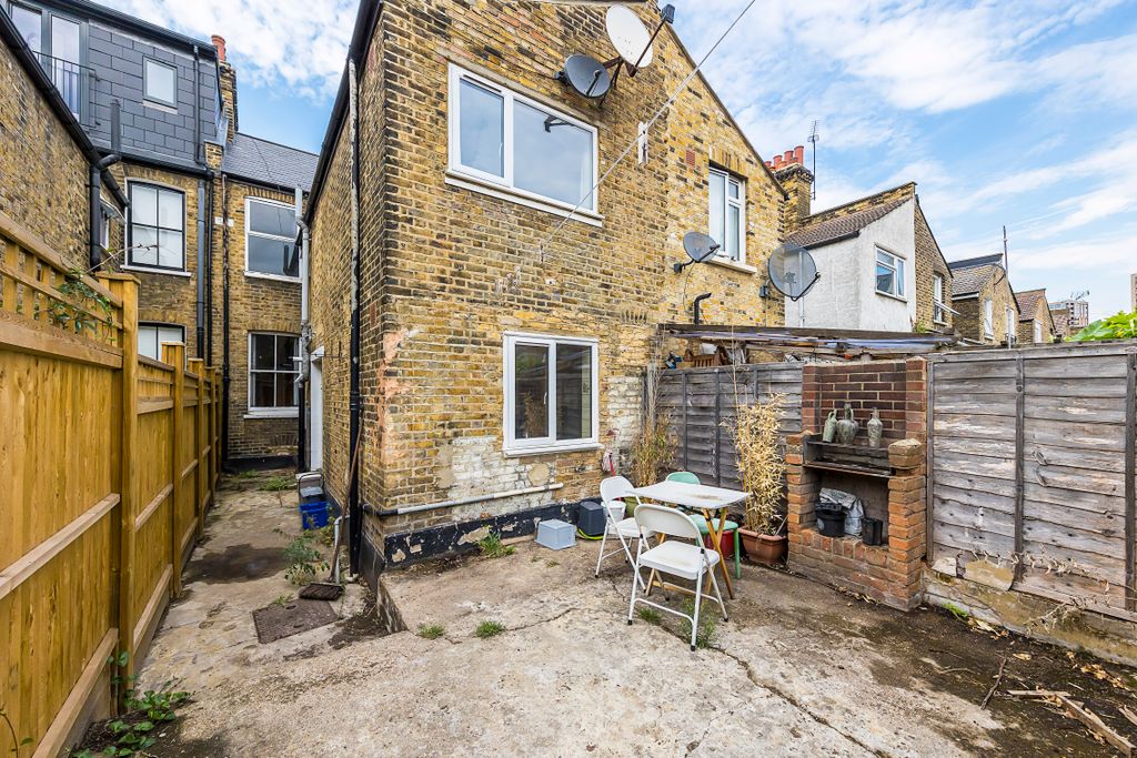 Property photo 2 of 26
