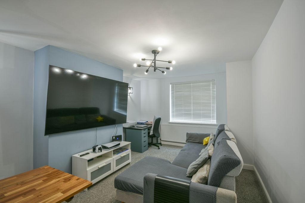 Property photo 2 of 33