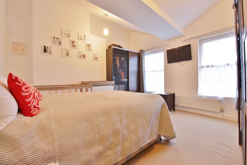 Property photo 3 of 6