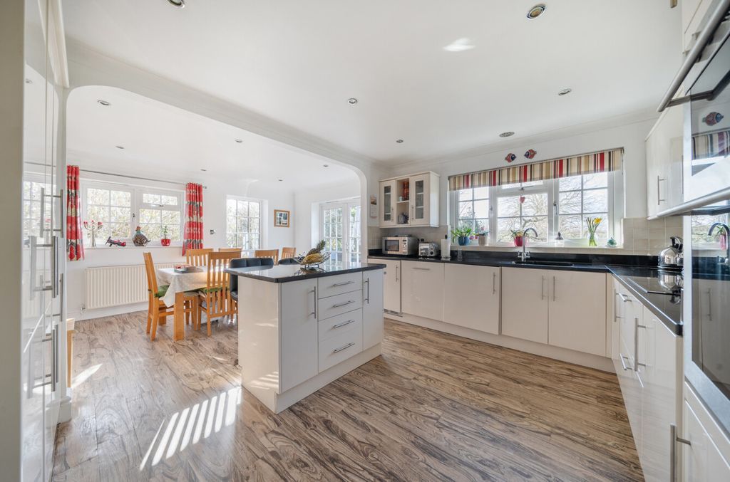 Property photo 3 of 21 1410384-20-69930A...