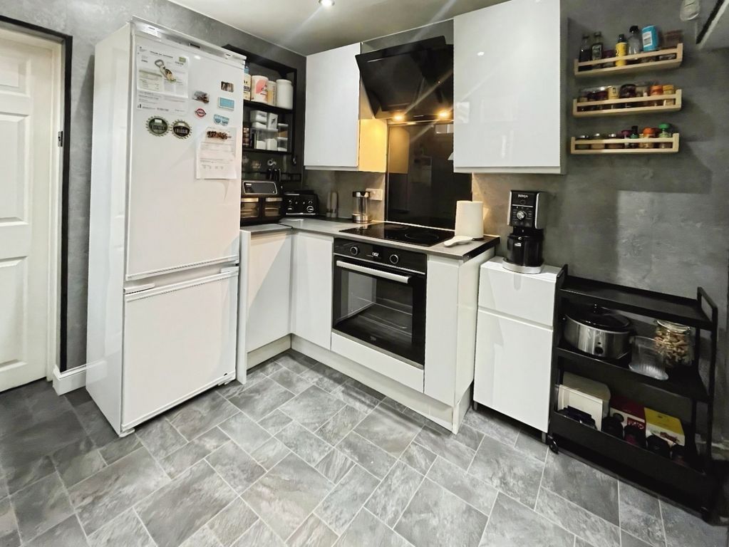 Property photo 2 of 12 4868741