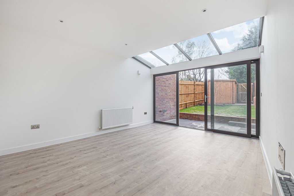 Property photo 3 of 14 564714  (8)