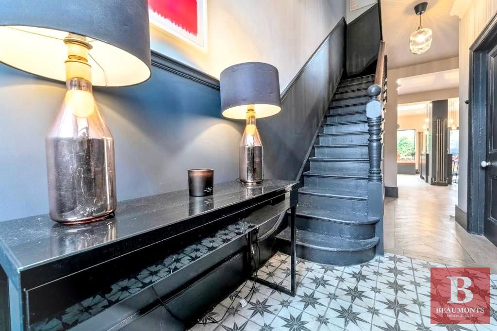 Property photo 3 of 33 Photo 14