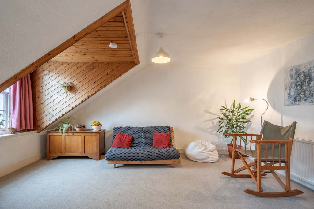 Property photo 2 of 30