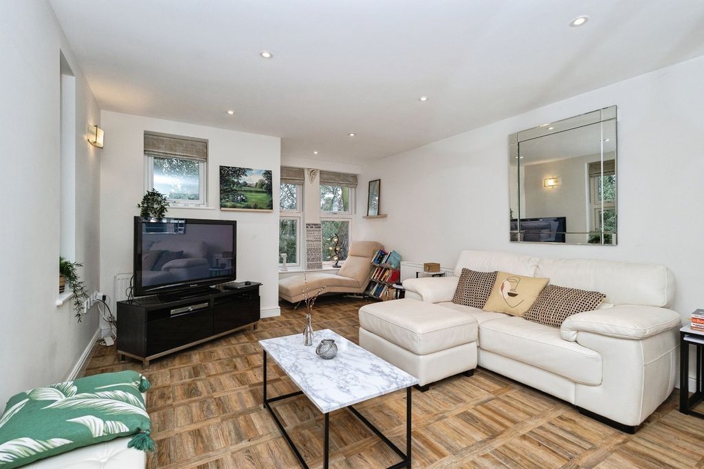 Property photo 2 of 19 Pbox-Img.Jpg