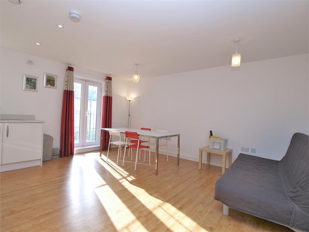 Property photo 3 of 9 Lounge.Jpg