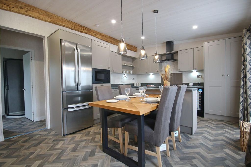 Property photo 2 of 16 Kitch1 (17).Jpg