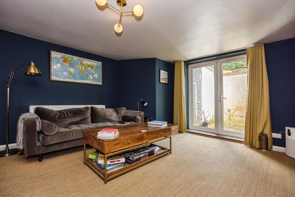 Property photo 2 of 16 Pbox-Img.Jpg