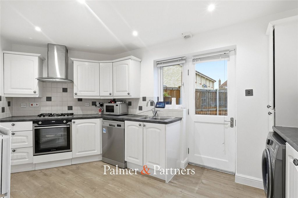 Property photo 2 of 29 Picture No. 28