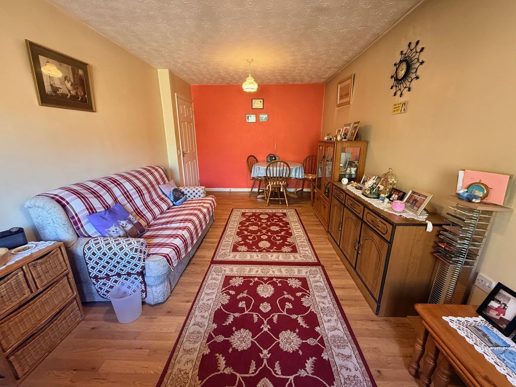 Property photo 3 of 13 Lounge Aspect 2