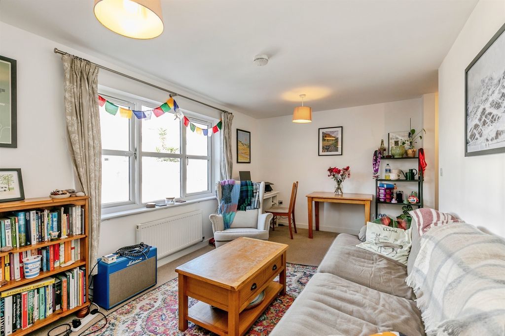 Property photo 3 of 10