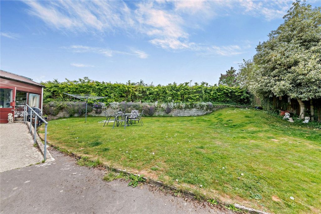 Property photo 3 of 18 Picture No. 02