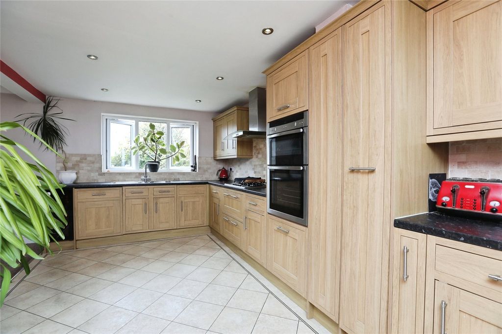 Property photo 2 of 19 Picture No. 15