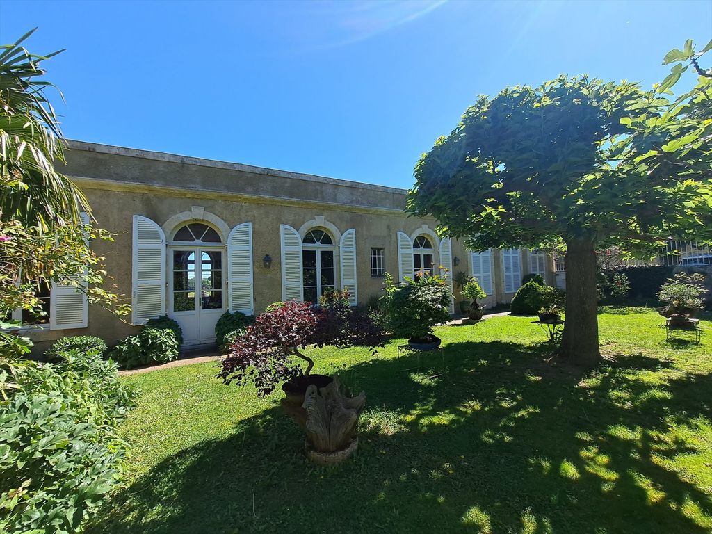 Property photo 1 of 21 Charming Single-Story Townhouse With Private Garden In The Heart Of Lectoure