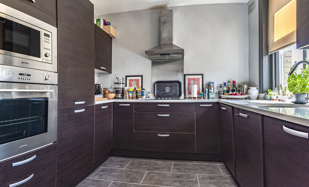 Property photo 2 of 7 Kitchen