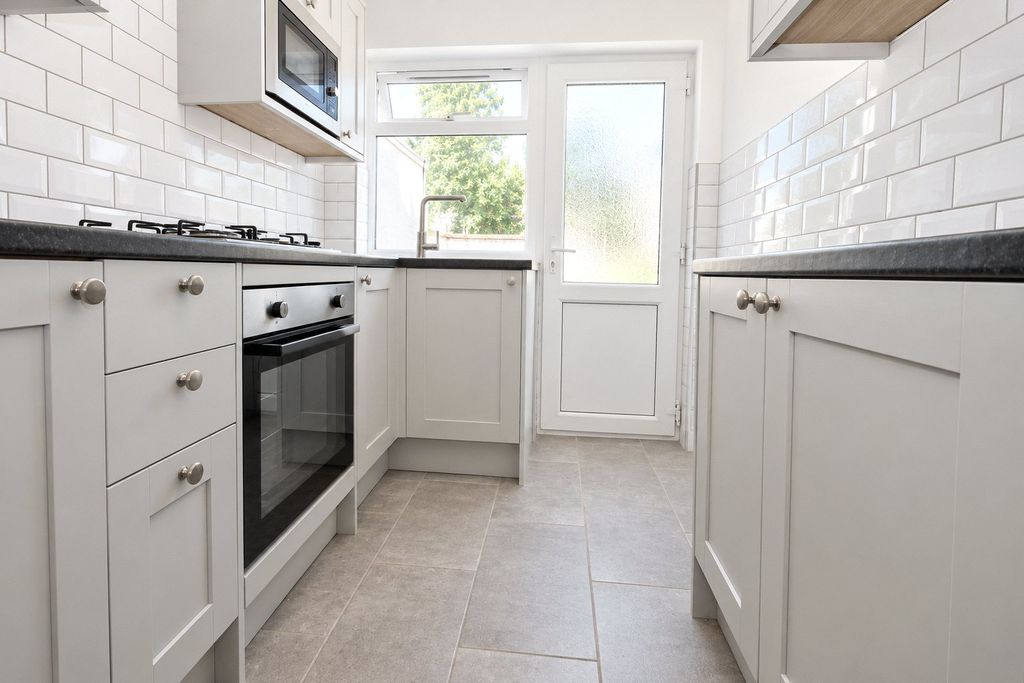 Property photo 3 of 18 Kitchen