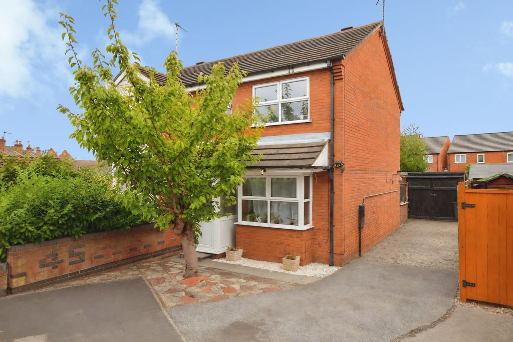 Property photo 1 of 12
