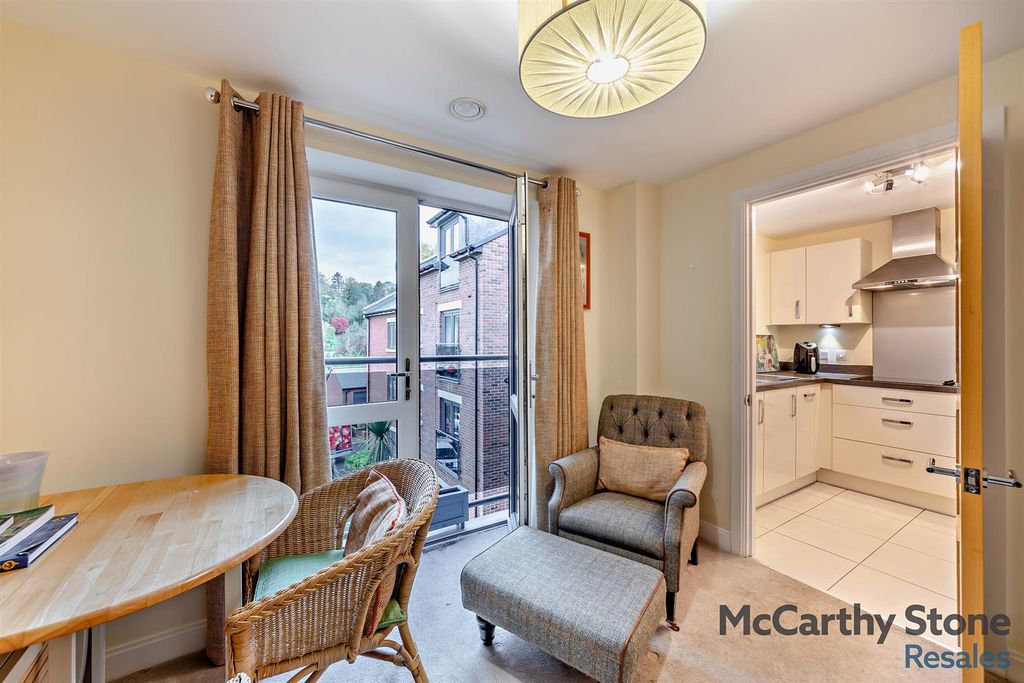 Property photo 3 of 23 8668352-Interior12-800.Jpg