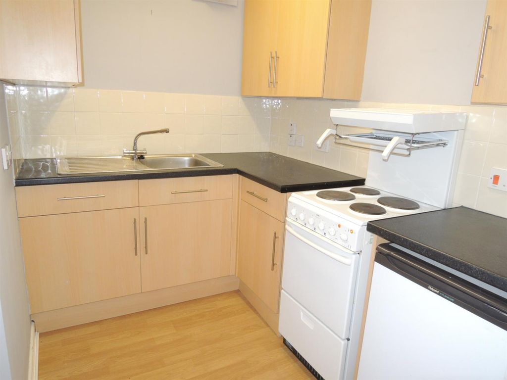 Property photo 3 of 6 Kitchen: