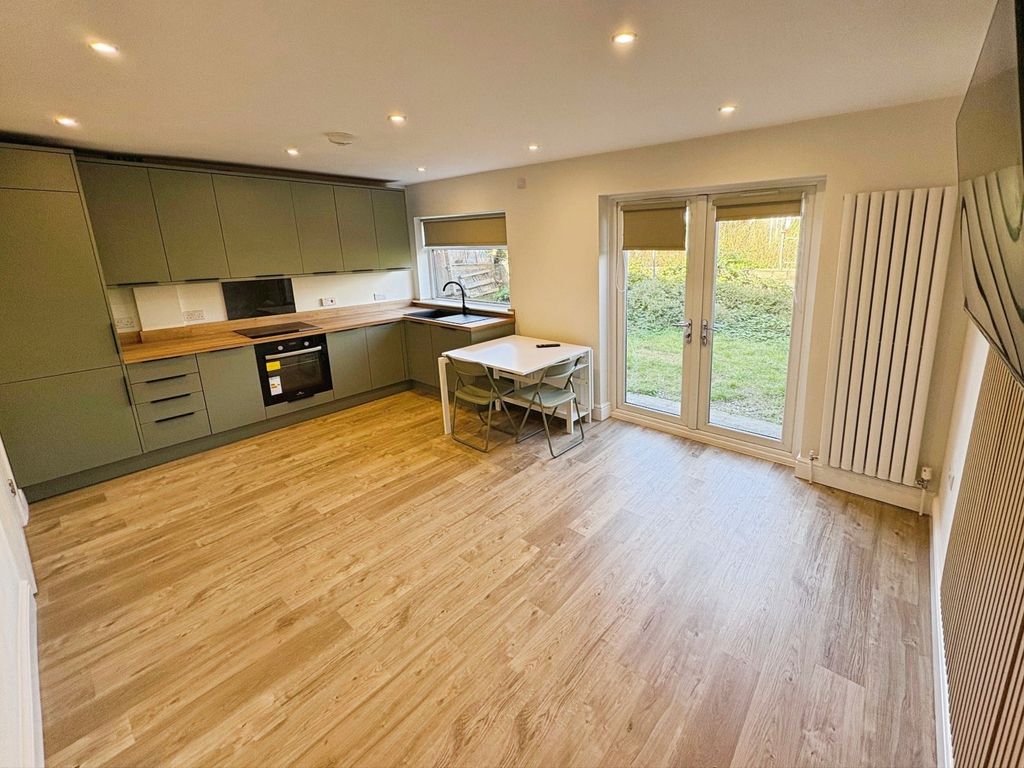 Property photo 1 of 14 Picture No. 32