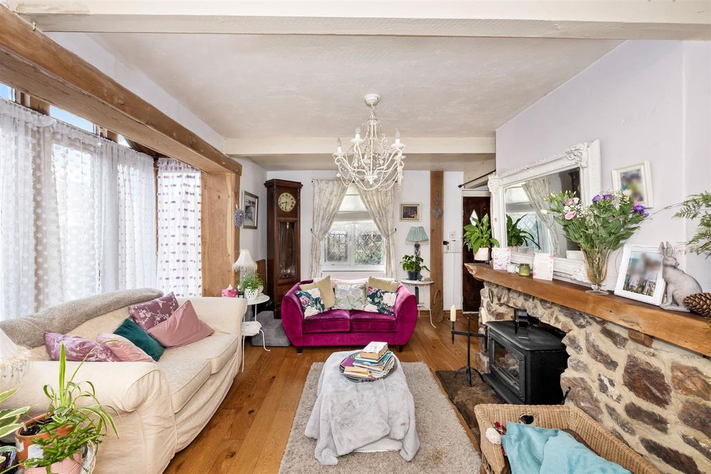 Property photo 3 of 21 Living Room