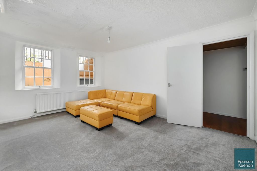 Property photo 3 of 17 Basement Flt. 13 Bedford Square, Bn1 (5).Jpg