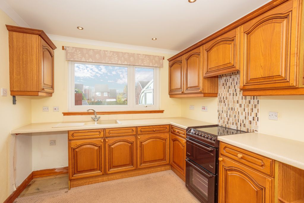 Property photo 3 of 32 Kitchen