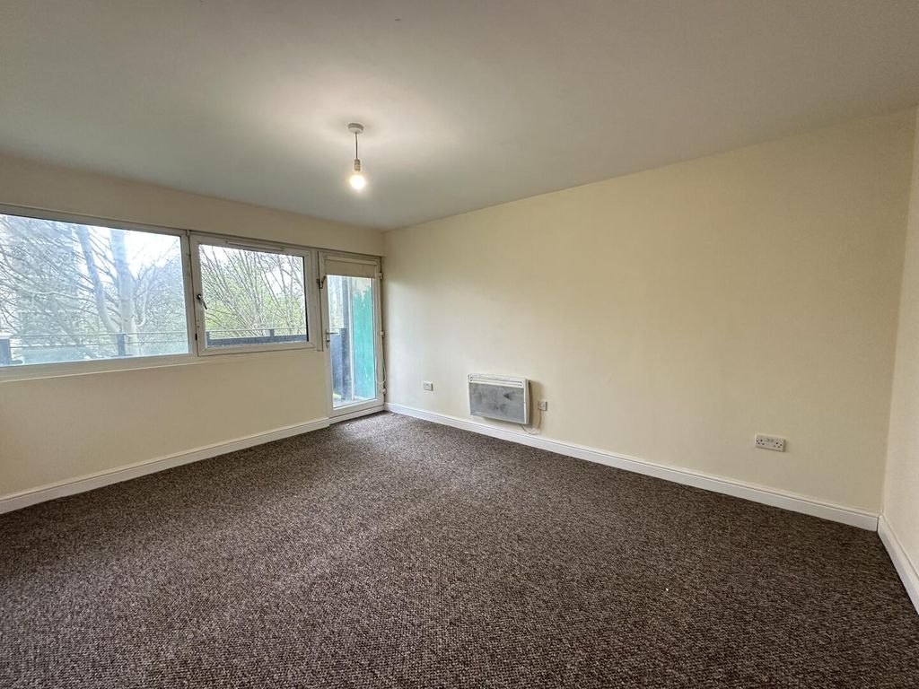 Property photo 1 of 6 Living Room