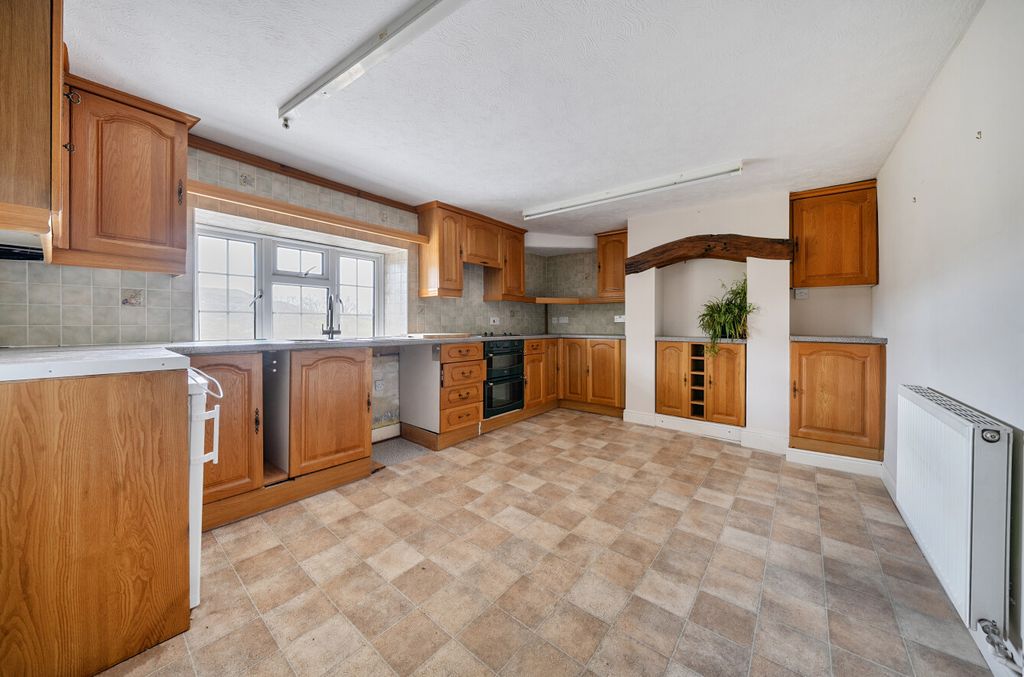 Property photo 2 of 17 1395447-14-695d18...