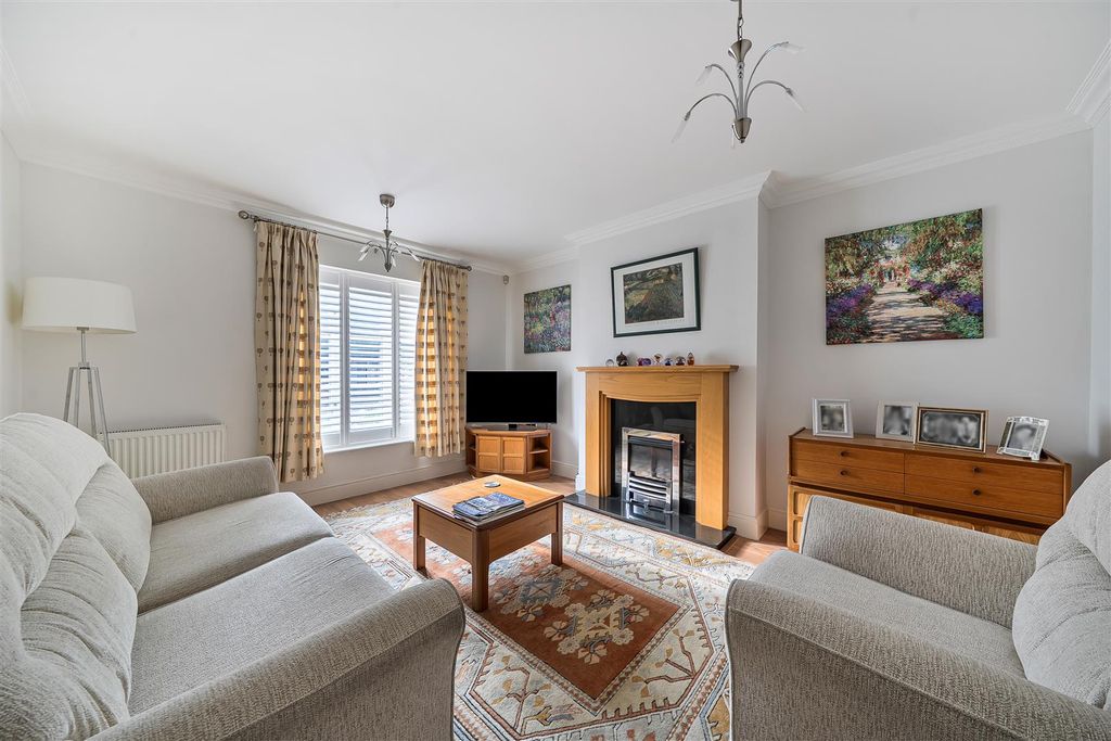 Property photo 3 of 23 Sitting Room