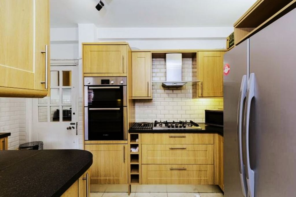 Property photo 1 of 12 Photo 8