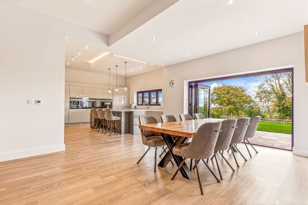 Property photo 3 of 36