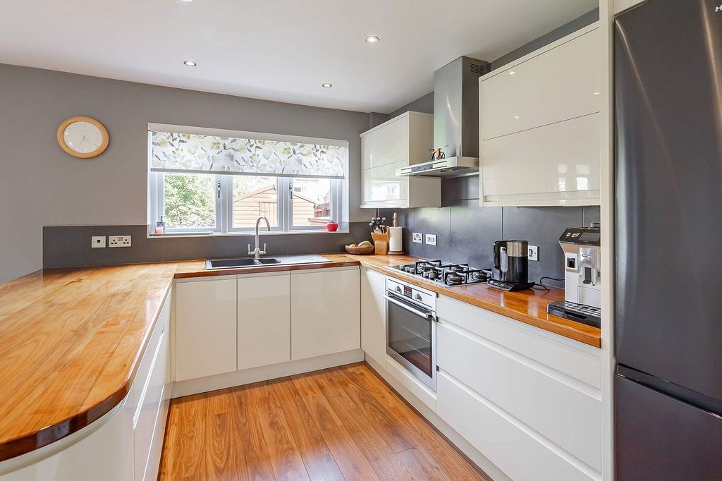 Property photo 3 of 26 Kitchen/Diner