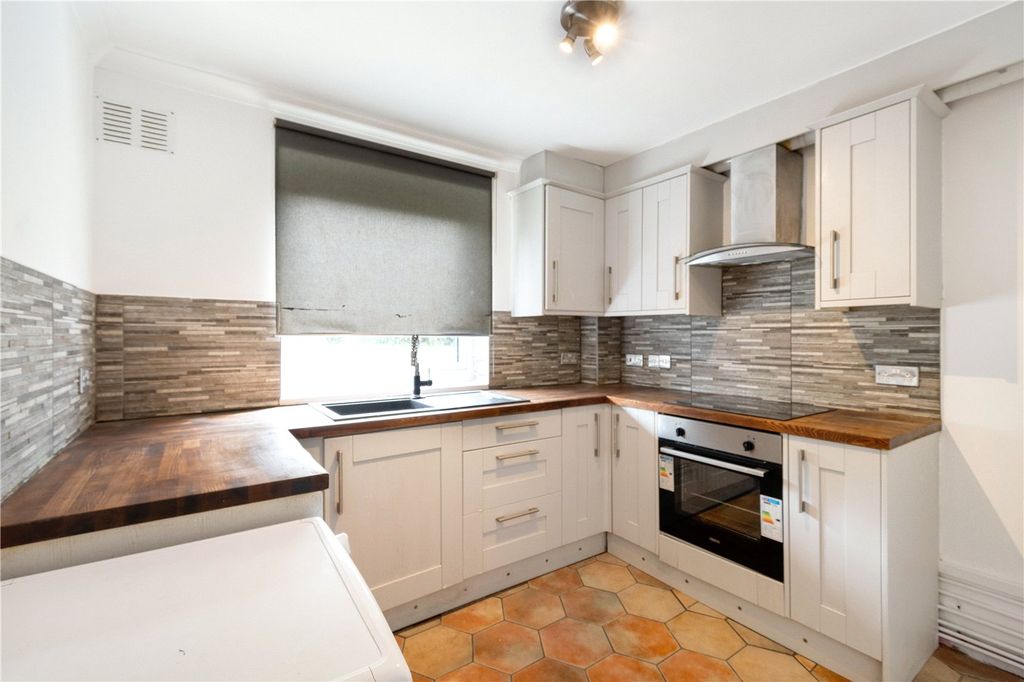 Property photo 2 of 8 Kitchen
