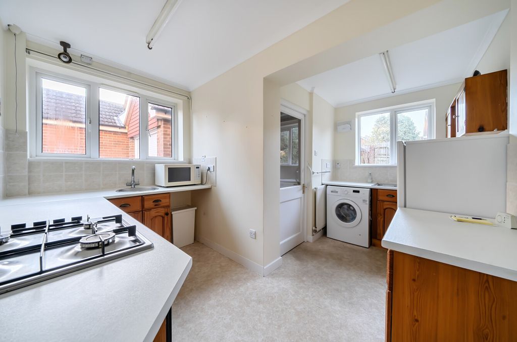 Property photo 3 of 14 1430937-12-69Badb...