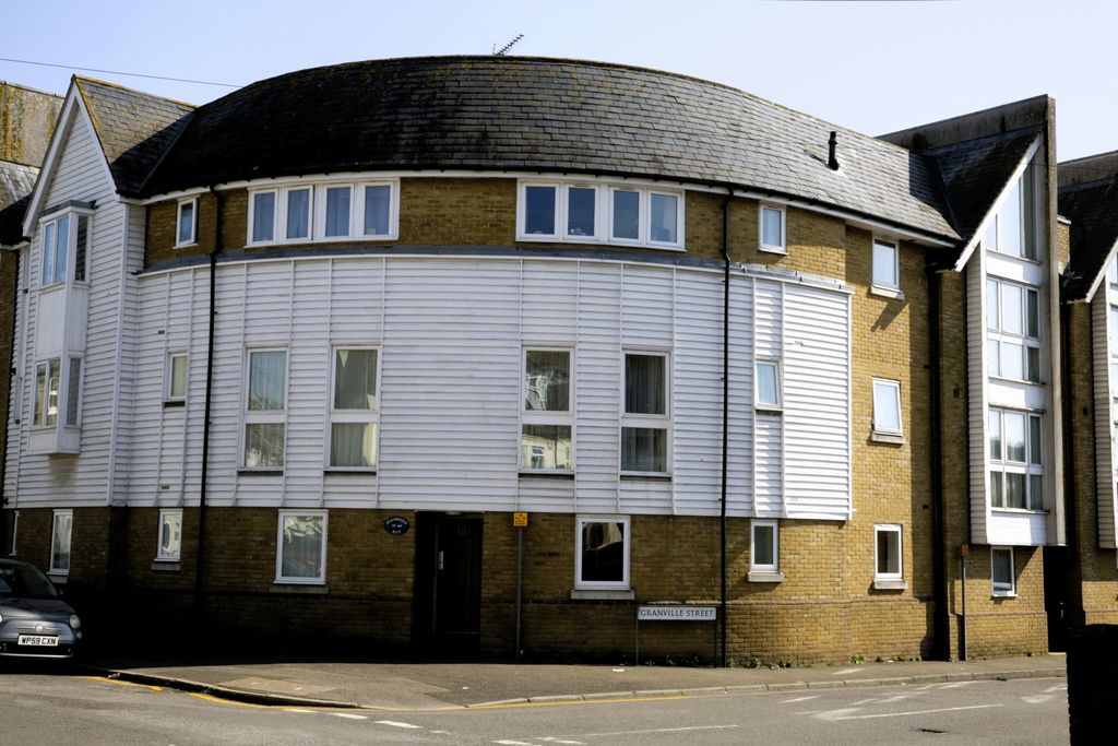 Property photo 1 of 7 Photo 4