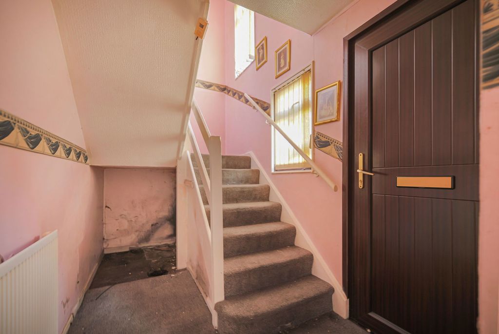 Property photo 2 of 22