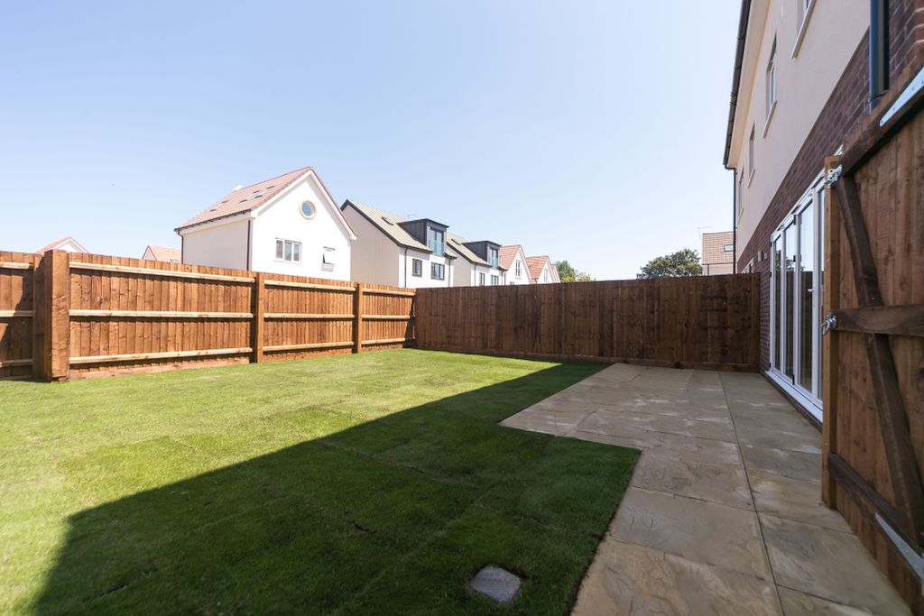 Property photo 1 of 11 Garden