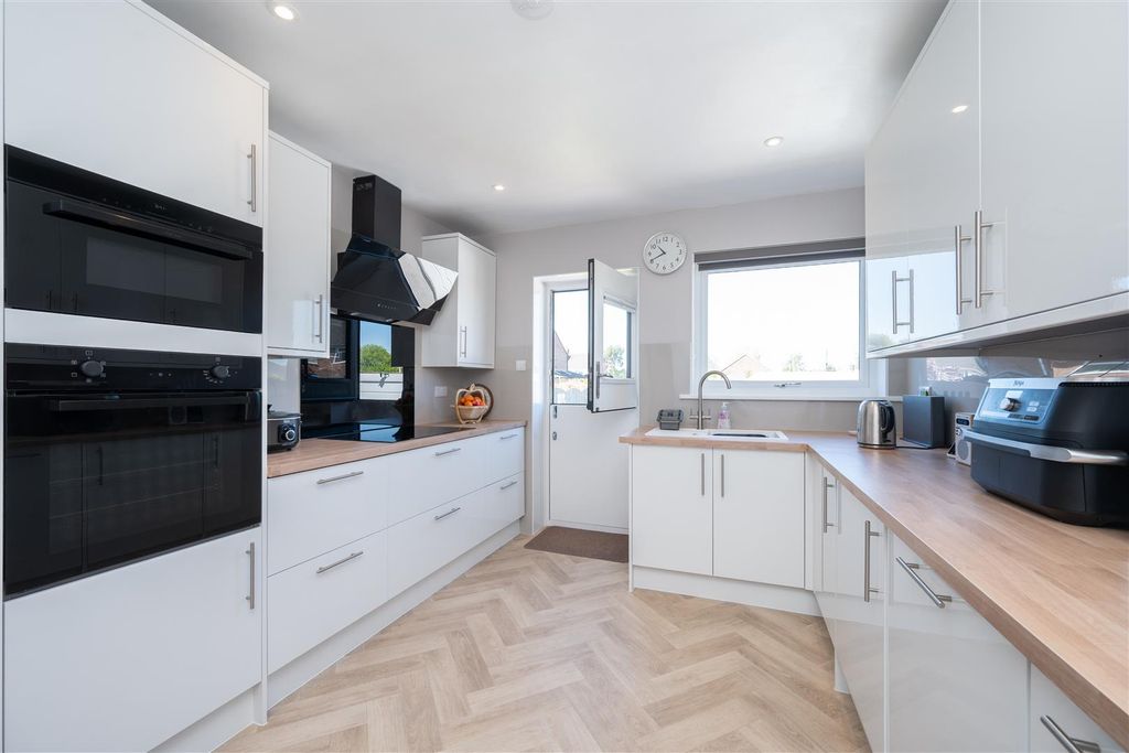 Property photo 3 of 28 Ajt_6390.Jpg