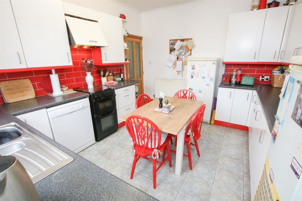 Property photo 3 of 23 Breakfast Kitchen