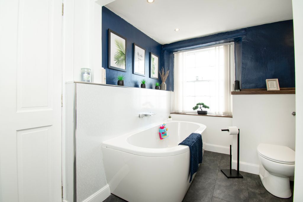 Property photo 3 of 37 Bathroom