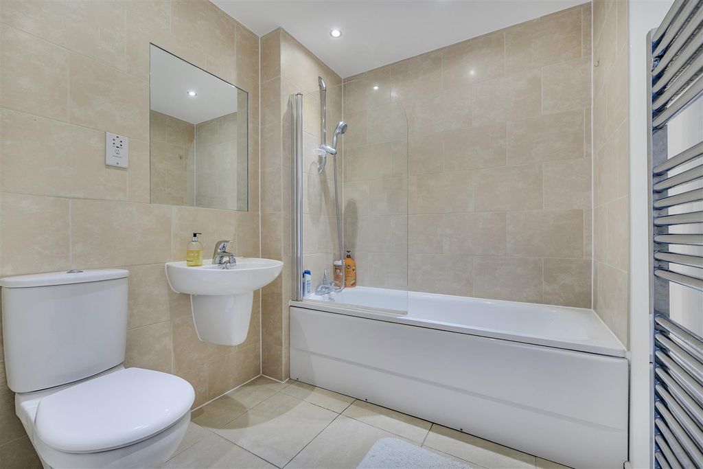 Additional image 11 of 2 bed flat for saleLea House, Kidwells Close, Maidenhead SL6