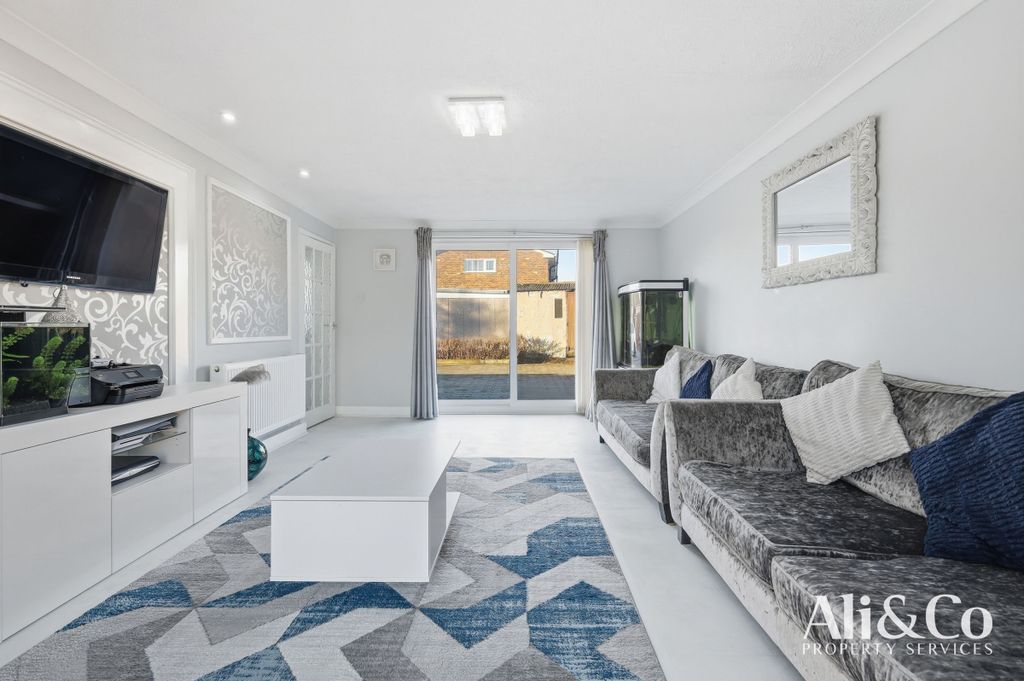 Property photo 3 of 27