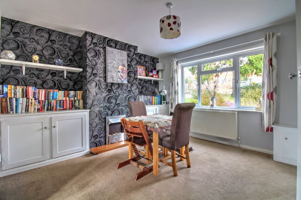Property photo 2 of 9 Dining Room - Arthur Street - Matt Clinton Ewemove