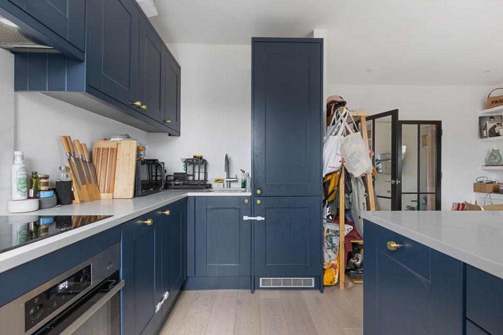 Property photo 3 of 13 Flat 4, 9 Dagmar Road - 9