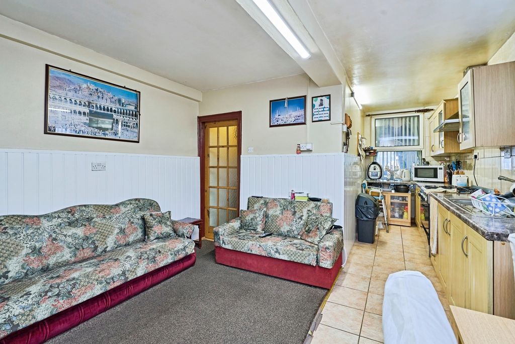 Property photo 2 of 18 Pbox-Img.Jpg